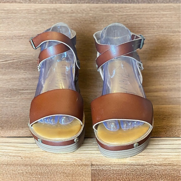 Blowfish Malibu Platform Sandal. Size 7. - Picture 5 of 6